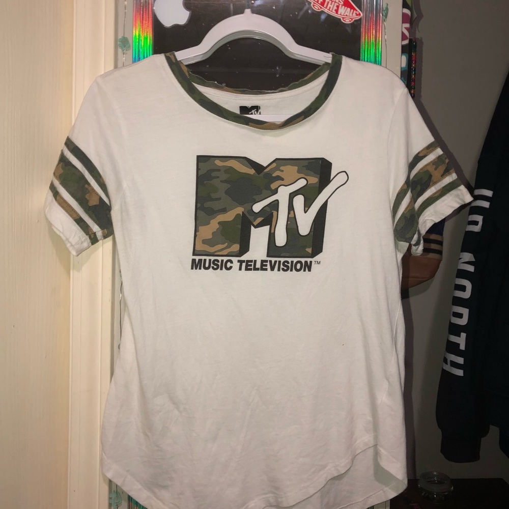 tee shirt